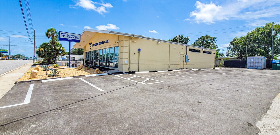 6450 Seminole Blvd, Seminole, FL à vendre - Photo du bâtiment - Image 3 de 6