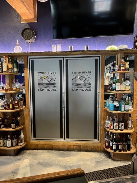 201 N Methow Valley Hwy, Twisp, WA à vendre - Photo intérieure - Image 2 de 43