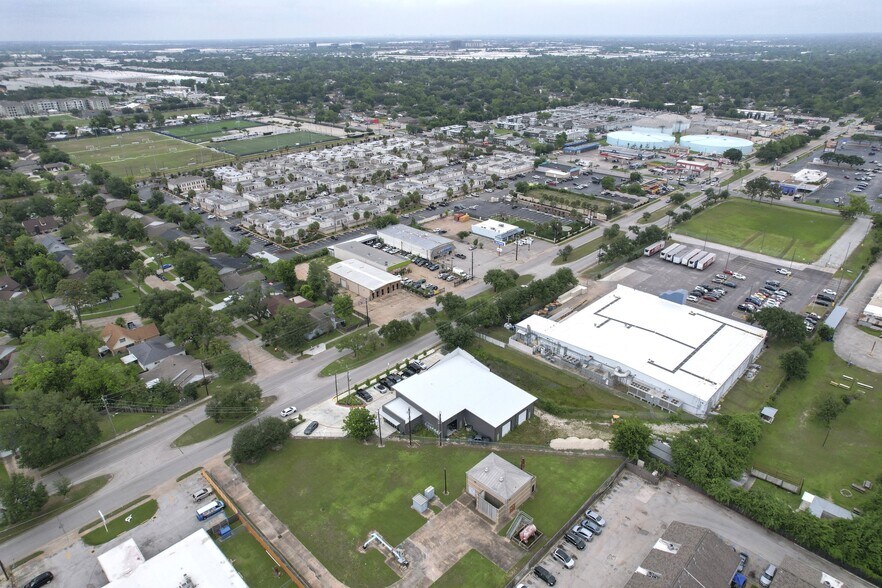 9525 Kempwood Dr, Houston, TX à louer - Photo du bâtiment - Image 3 de 11