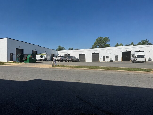 Plus de détails pour 5808-5812 Kirby Rd, Clinton, MD - Industriel à louer