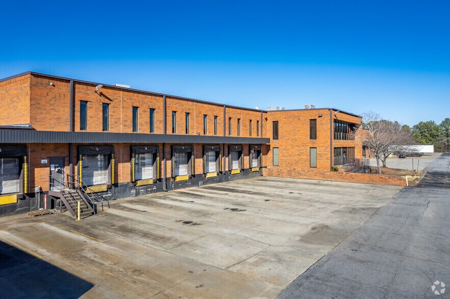 7625 Southlake Pky, Jonesboro, GA à louer - Photo du bâtiment - Image 2 de 5