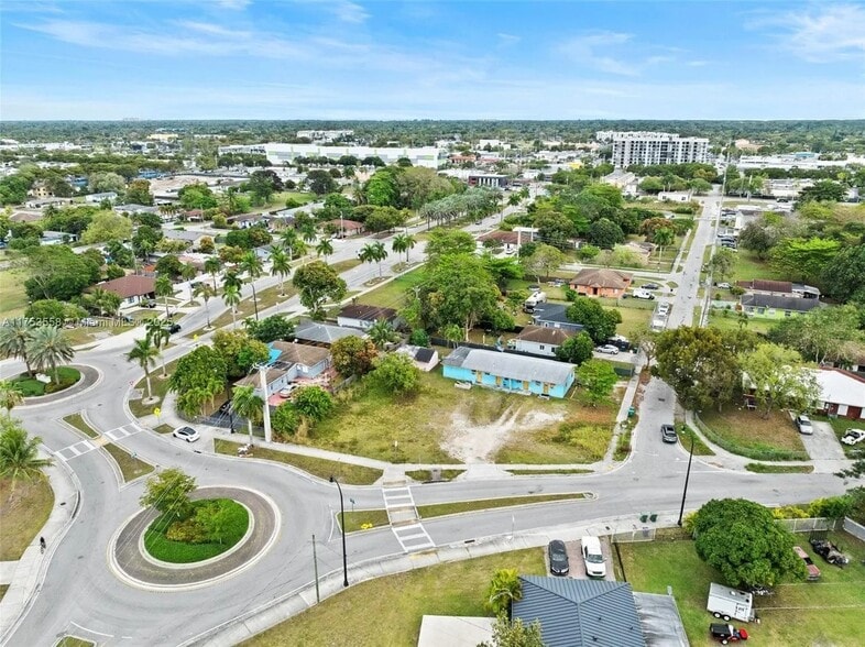17611 SW 102nd Ave, Miami, FL à vendre - Photo du bâtiment - Image 2 de 20