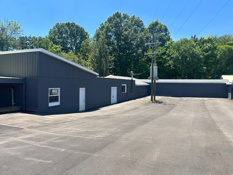 300 Guthrie St, Graham, NC à vendre - Photo du bâtiment - Image 2 de 16