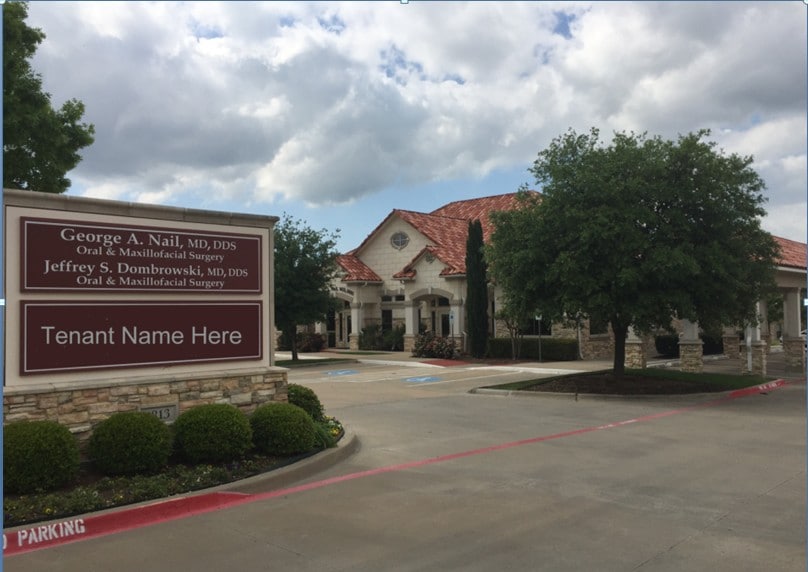 1813 Golden Trail Ct, Carrollton, TX for lease - Building Photo - Image 2 of 5