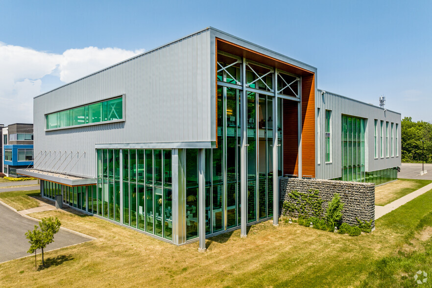 1645 Boul Lionel-Boulet, Varennes, QC à louer - Photo du bâtiment - Image 1 de 12