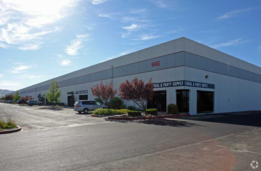 605 Glendale Ave, Sparks, NV for lease - Primary Photo - Image 1 of 7