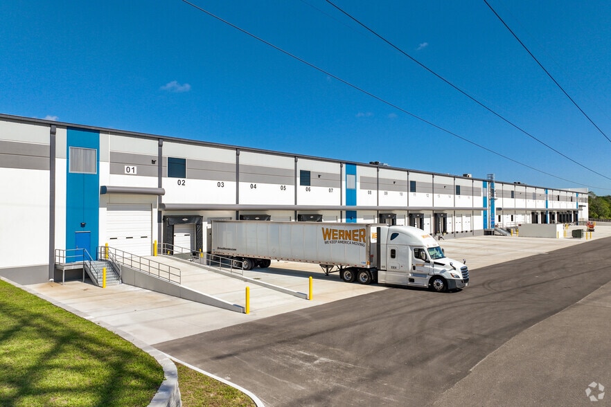 7918 Harney Rd, Tampa, FL for lease - Building Photo - Image 2 of 7