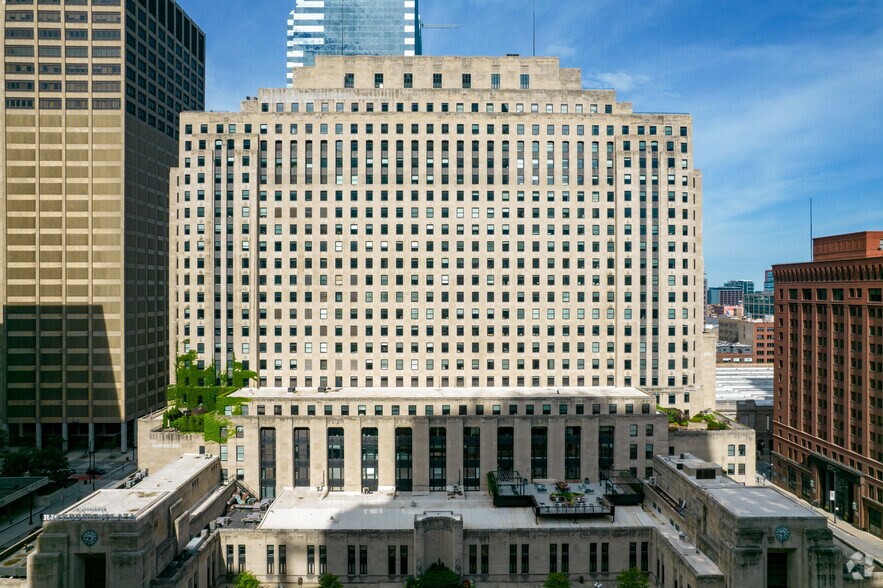 2 N riverside Plz, Chicago, IL à louer - Photo du bâtiment - Image 3 de 11
