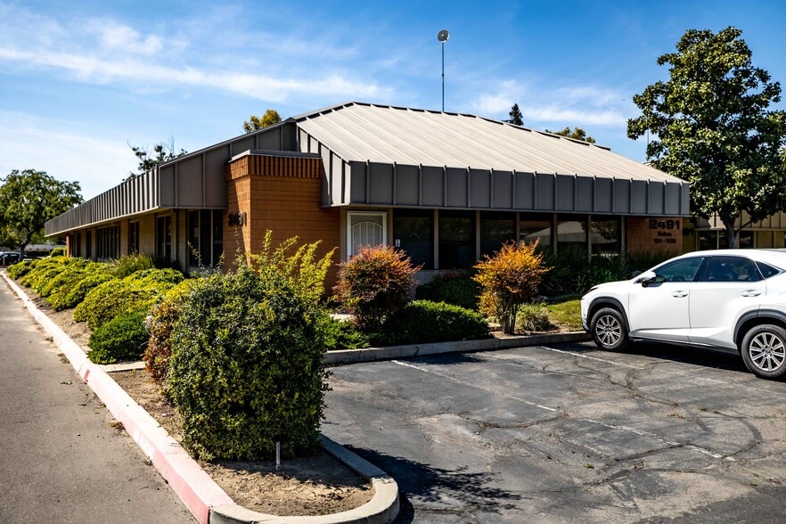 2491 W Shaw Ave, Fresno, CA for sale - Building Photo - Image 1 of 25