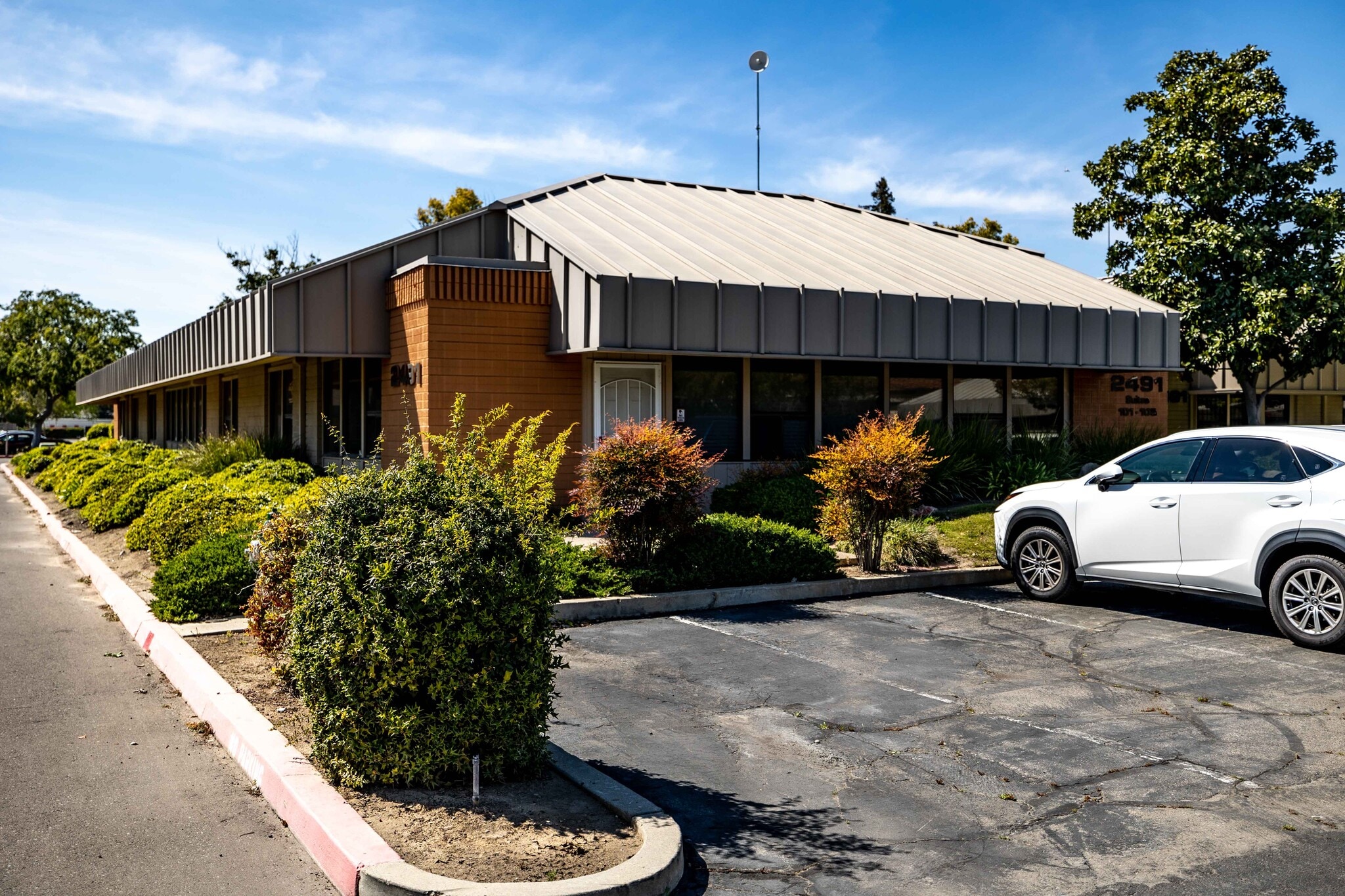 2491 W Shaw Ave, Fresno, CA for sale Building Photo- Image 1 of 26