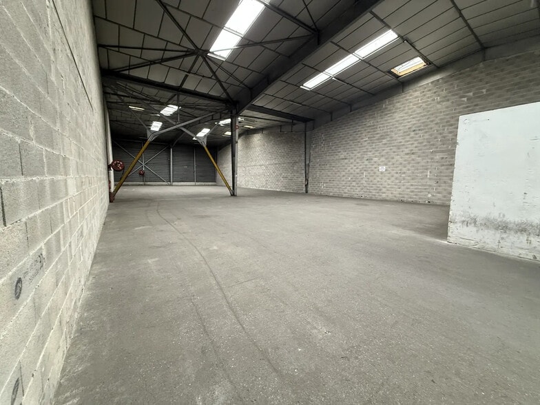 Industrial in Marseille for lease - Interior Photo - Image 3 of 6