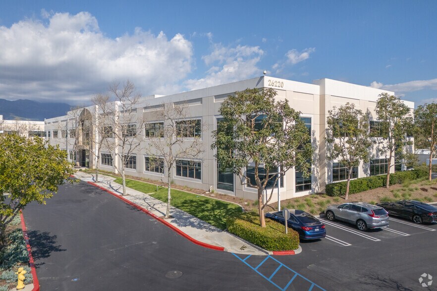 26220 Enterprise Ct, Lake Forest, CA à vendre - Photo du bâtiment - Image 2 de 7