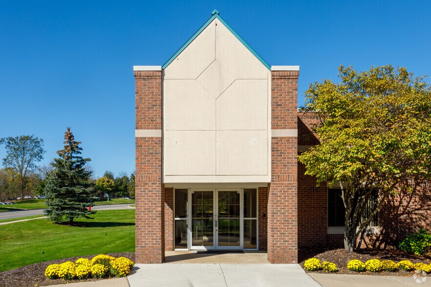 3923 Ranchero Dr, Ann Arbor, MI à vendre - Photo du bâtiment - Image 2 de 13