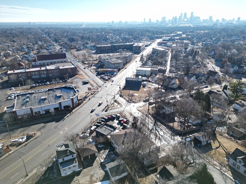 2501-2503 W Broadway Ave, Minneapolis, MN à vendre - Photo du bâtiment - Image 2 de 4