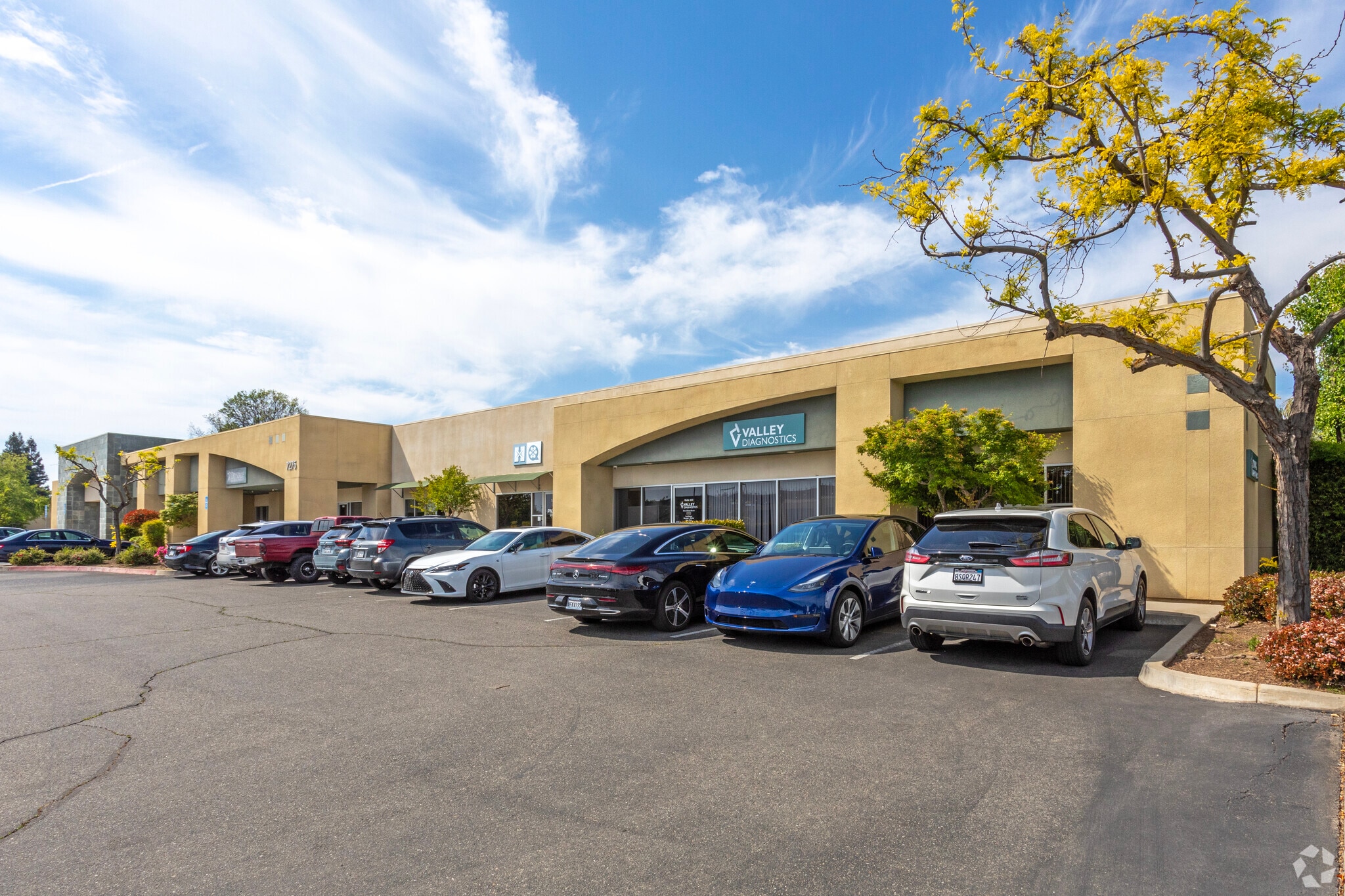 7275 N 1st Ave, Fresno, CA for lease Primary Photo- Image 1 of 9