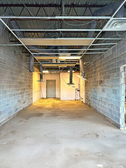 8904-8924 S Meridian St, Indianapolis, IN à louer - Photo du bâtiment - Image 3 de 11