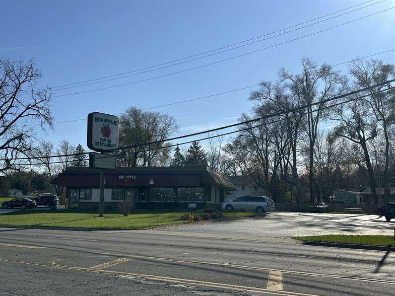 1427 W Galena Ave, Freeport, IL for sale - Building Photo - Image 2 of 12