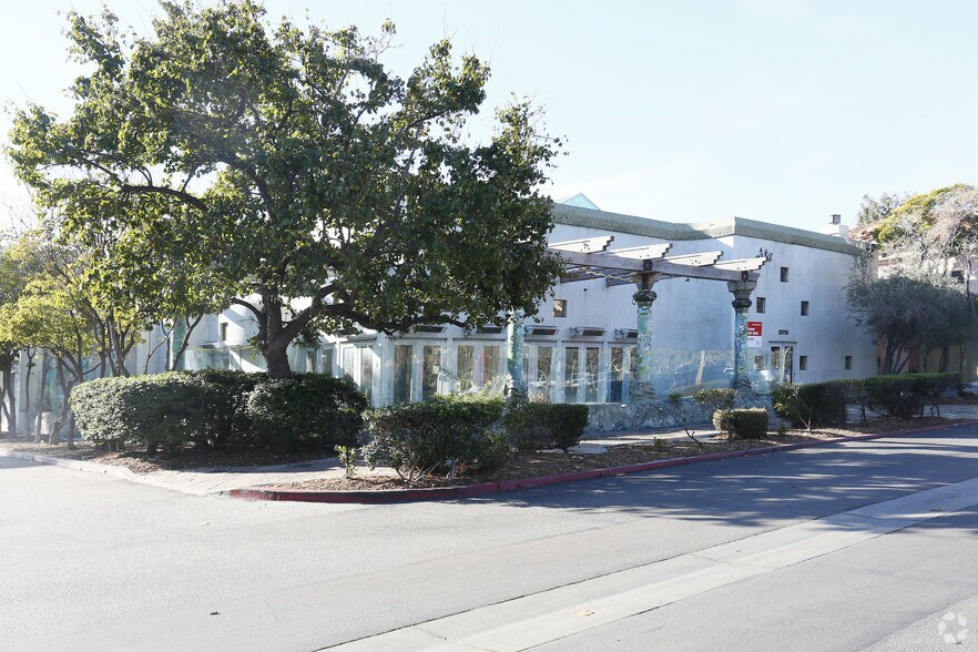 23765 Malibu Rd, Malibu, CA à louer - Photo du bâtiment - Image 3 de 4