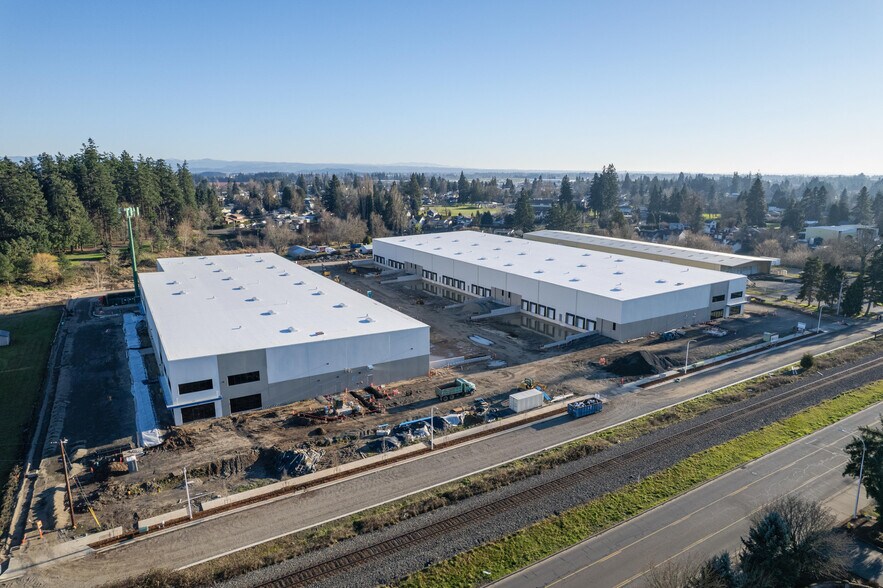 1414 Commerce Way, Woodburn, OR à vendre - Photo du bâtiment - Image 3 de 29