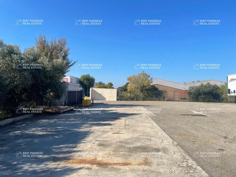 Office in Rognac for lease - Building Photo - Image 3 of 7