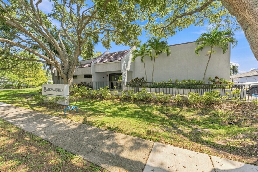1365 Hamlet Ave, Clearwater, FL à louer - Photo du bâtiment - Image 2 de 68