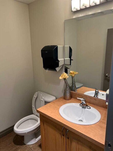 7 Westwinds Cres NE, Calgary, AB à louer - Photo intérieure - Image 3 de 9