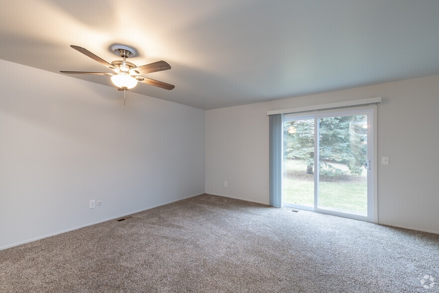 5238 Dunn Hill Dr, Grand Blanc, MI for sale - Interior Photo - Image 2 of 25