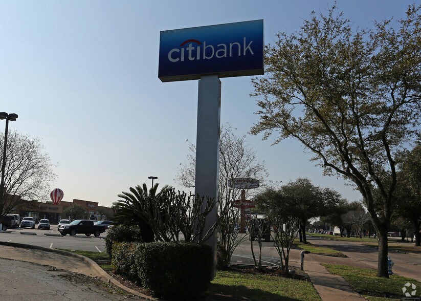 8133 Broadway St, Houston, TX for lease - Building Photo - Image 2 of 4