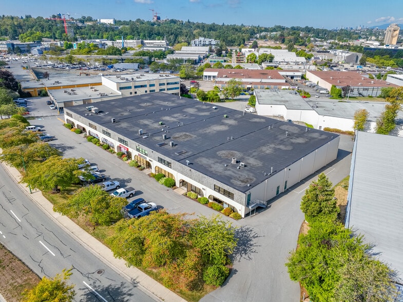 3653-3665 Wayburne Dr, Burnaby, BC for sale - Building Photo - Image 2 of 6