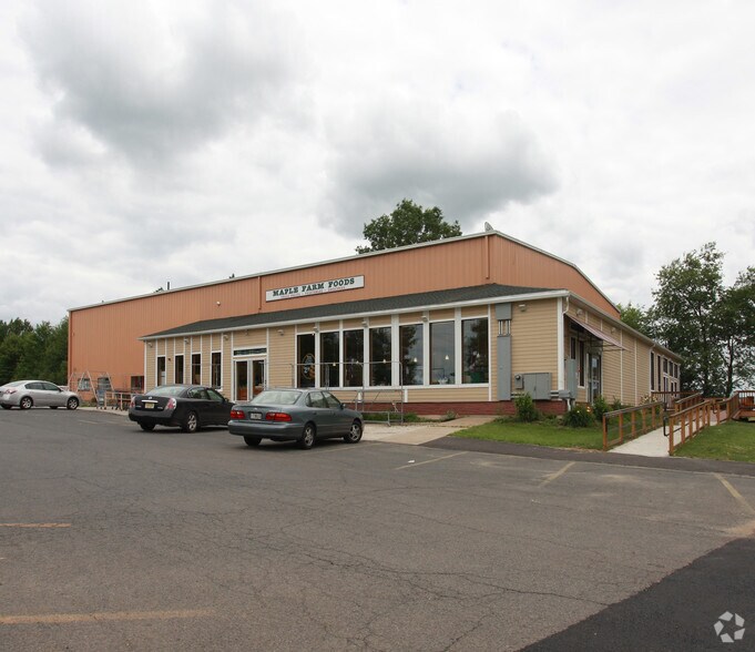 10 S Maple St, Hadley, MA à vendre - Photo du bâtiment - Image 3 de 17