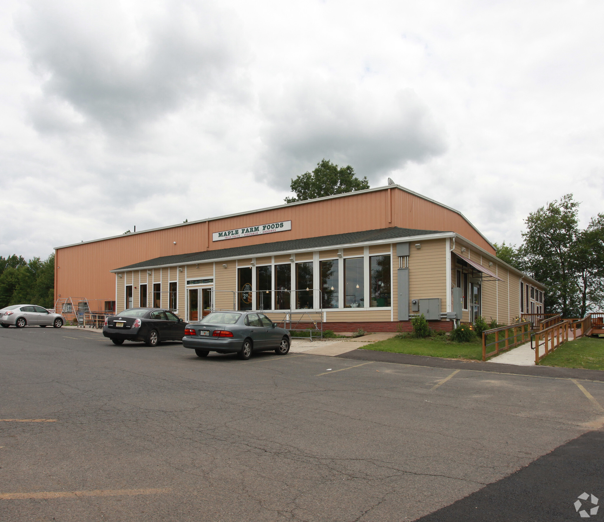 10 S Maple St, Hadley, MA for lease Primary Photo- Image 1 of 13