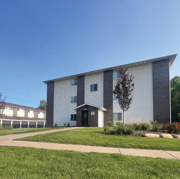 2807 Lincoln Way, Sioux City, IA for sale - Primary Photo - Image 1 of 16