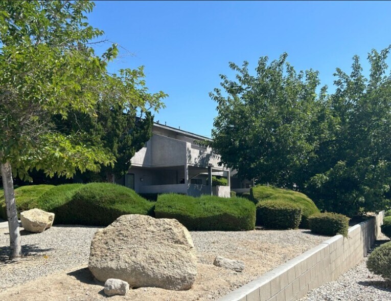 16137 Apple Valley Rd, Apple Valley, CA à vendre - Photo du bâtiment - Image 2 de 8