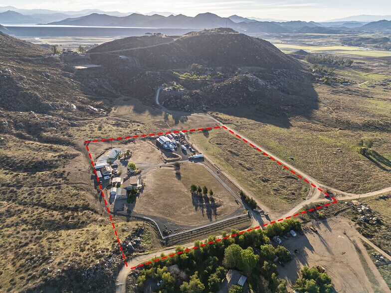 31950 Bumpy Cir, Winchester, CA à vendre - Photo du bâtiment - Image 2 de 13