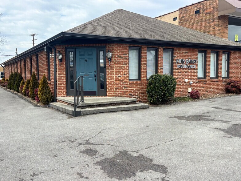 1011 N Broadway St, Knoxville, TN à louer - Photo du bâtiment - Image 1 de 15