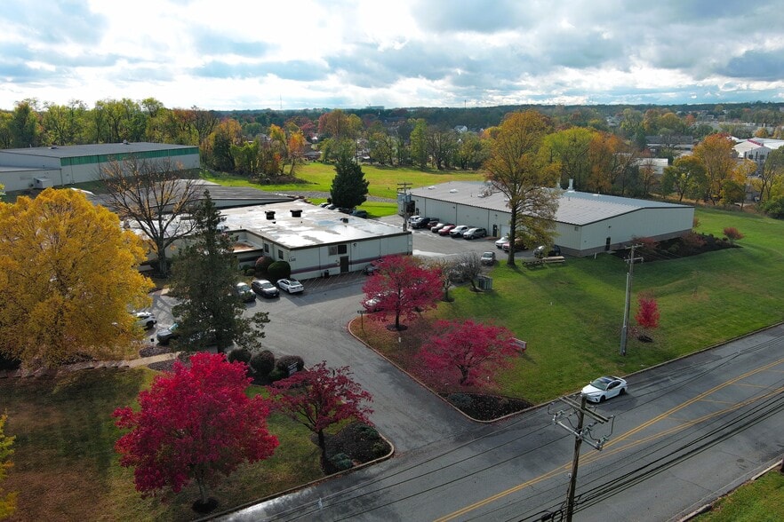 861 871 & 879 Commonwealth Ave portefeuille de 2 propriétés à vendre sur LoopNet.ca - Photo du bâtiment - Image 3 de 10