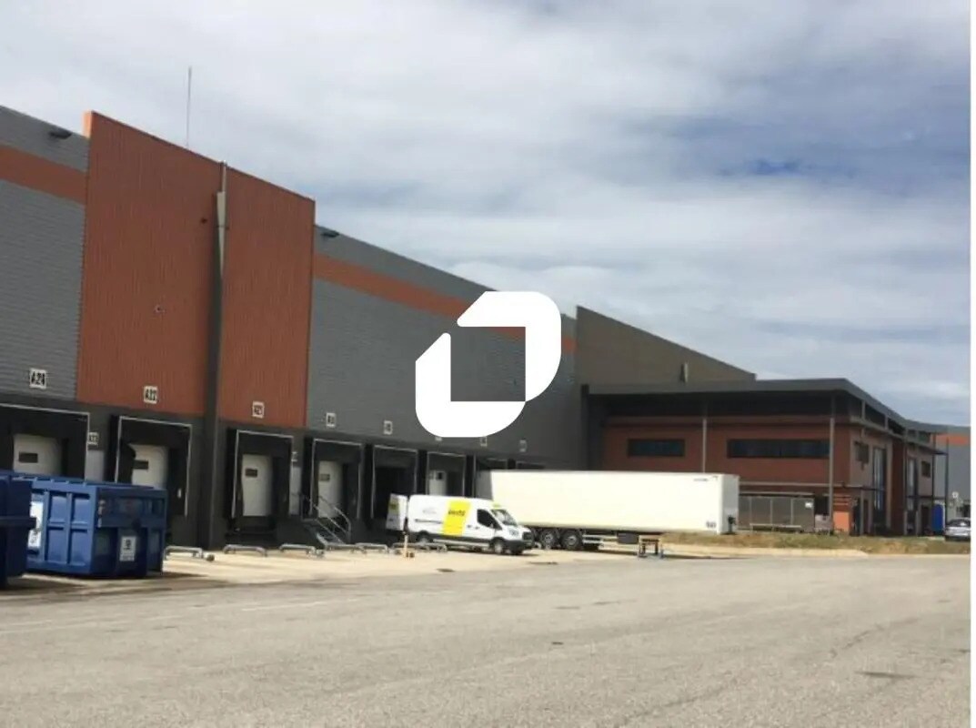 Industrial in Saint-Martin-de-Crau for lease Building Photo- Image 1 of 5