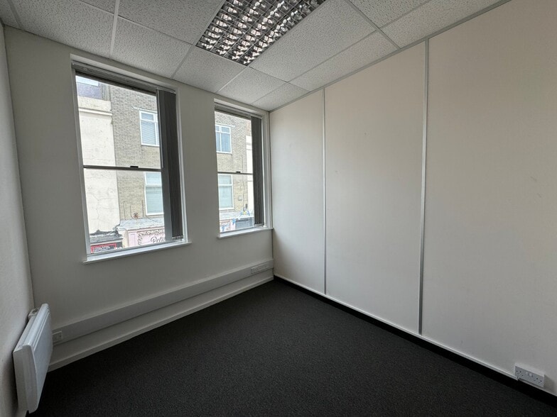 6-8 Warwick St, Worthing for lease - Interior Photo - Image 3 of 7