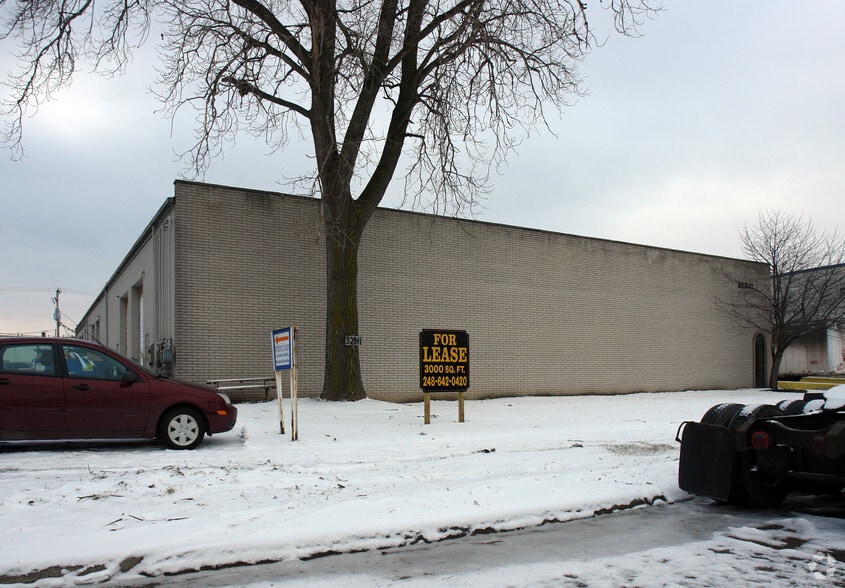 32841 Parklane St, Garden City, MI for lease - Building Photo - Image 3 of 5