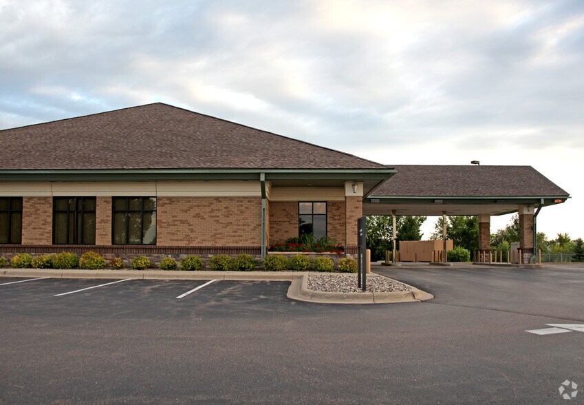 145 Nelson Blvd, Montrose, MN à louer - Photo du bâtiment - Image 2 de 2