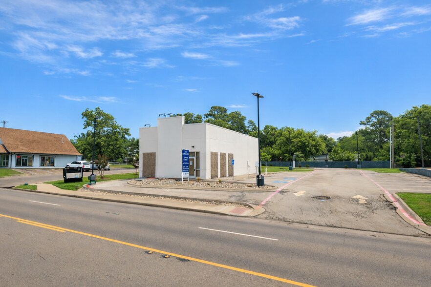 900 Gilmer St, Sulphur Springs, TX for sale - Primary Photo - Image 1 of 4