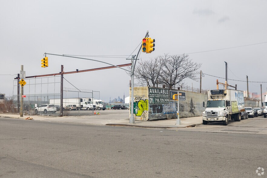 58-38 47th St, Maspeth, NY à louer - Photo du bâtiment - Image 2 de 6
