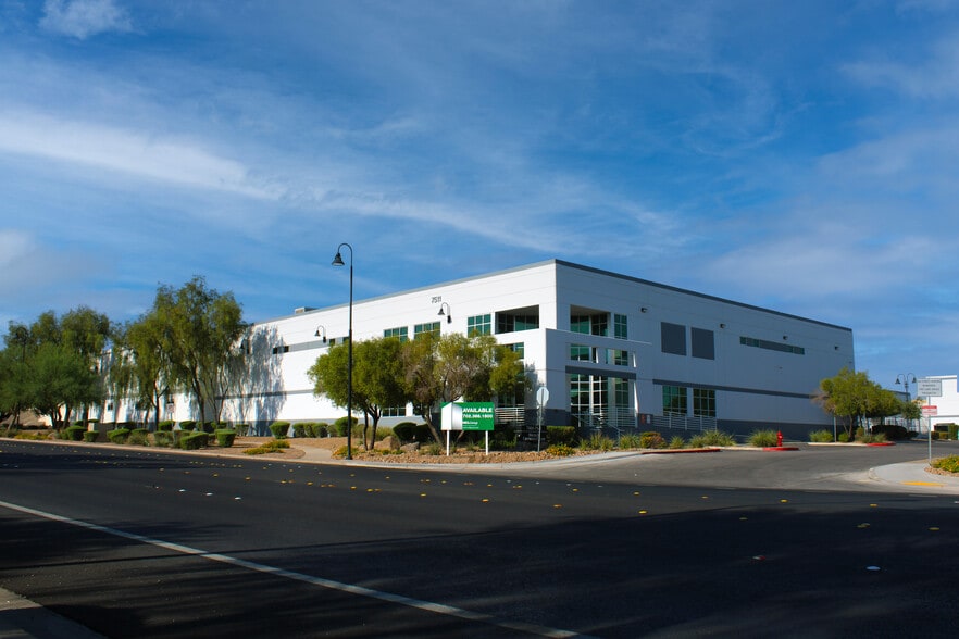 7511 Eastgate Rd, Henderson, NV for sale - Building Photo - Image 1 of 15
