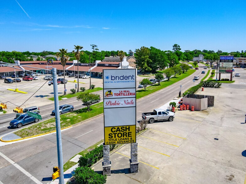 12626 Woodforest Blvd, Houston, TX à louer - Photo du bâtiment - Image 3 de 11
