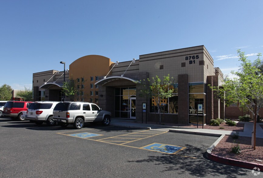 8765 W Kelton Ln, Peoria, AZ à louer - Photo du bâtiment - Image 3 de 3