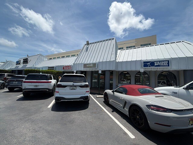 7304 SW 57th Ave, South Miami, FL à louer - Photo du bâtiment - Image 2 de 8