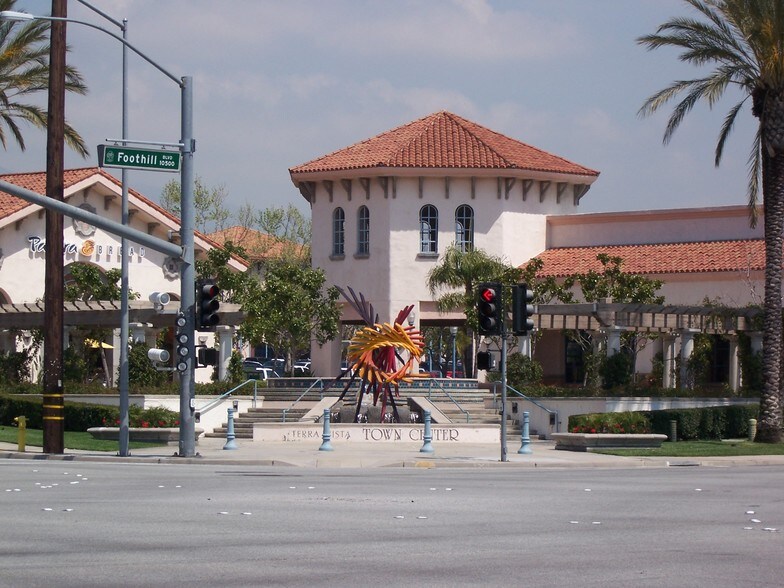 10570-10848 Foothill Blvd, Rancho Cucamonga, CA à louer - Photo du bâtiment - Image 2 de 8