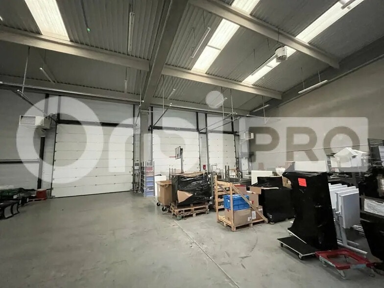 Flex in Saint-Quentin-Fallavier for lease - Interior Photo - Image 1 of 12