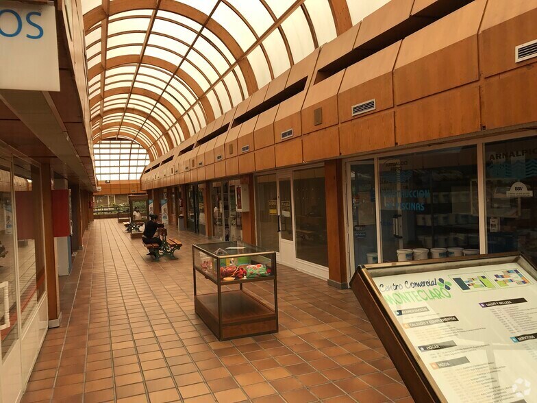 Commerce de détail dans Pozuelo de Alarcón, Madrid à louer - Photo du bâtiment - Image 3 de 4