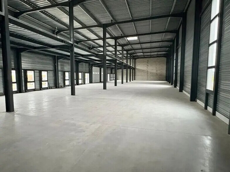 Flex dans Bourgoin-Jallieu à louer - Photo du bâtiment - Image 2 de 8